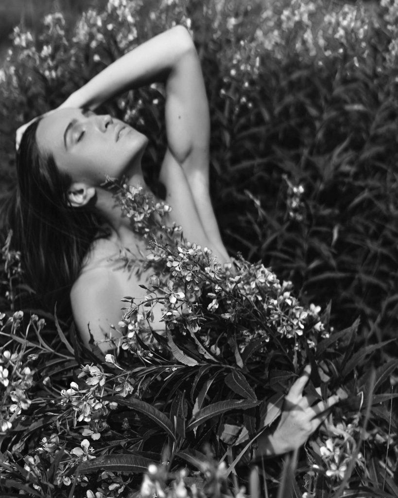 Anastasia Flower mood